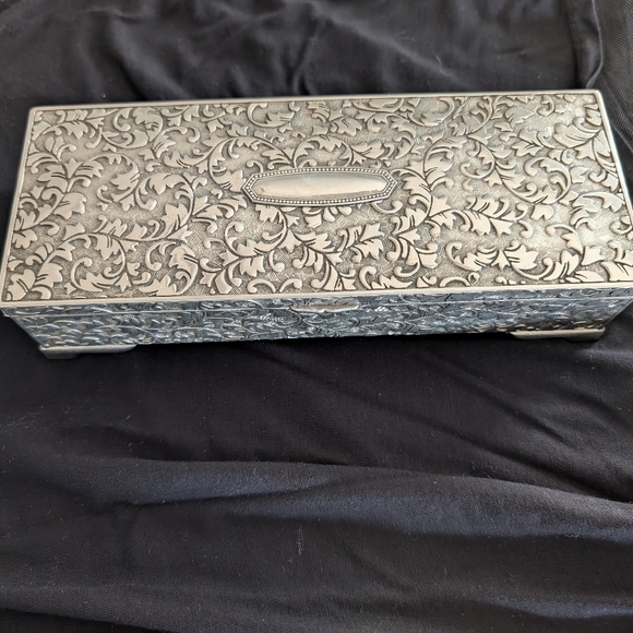 Beautiful Silver Decorative Jewelry/Trinket Box